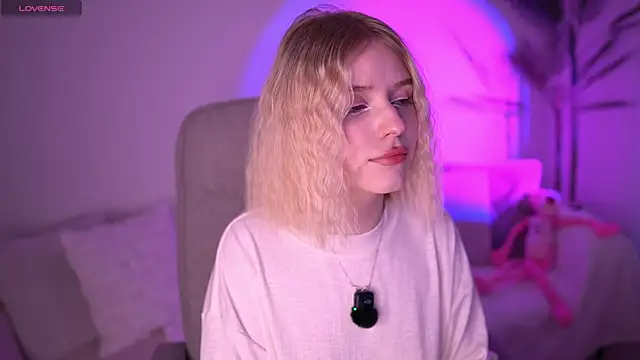 dragonwind (F teen) - 🔥play with my hard nipples close