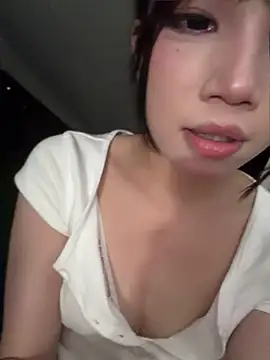 yiyi-707 (F young) - 公园夜间露营ing