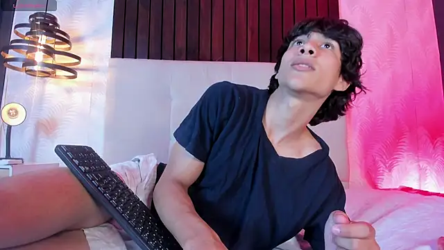 cheys_mast (M twink) - play with dildo inside