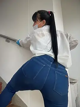 LuxeBrunetteXXX webcam