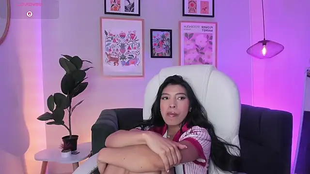 Tiffany_Low webcam