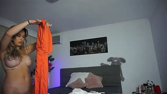 LuxeKiana webcam