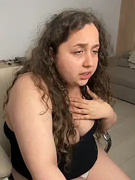 CurlyMaddie webcam