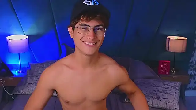 Aaron_Eze webcam