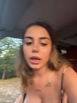 Adelle33 webcam