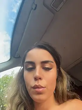 Adelle33 webcam