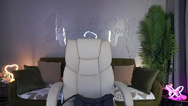 LylaYeess webcam