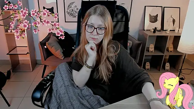 lanafitch (F young) - show bare feet