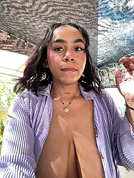 YariRose webcam
