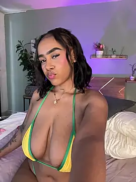 YariRose webcam