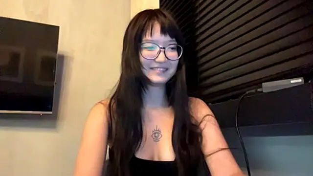 Miniature de la webcam en direct de neonami avec #girls et #hd