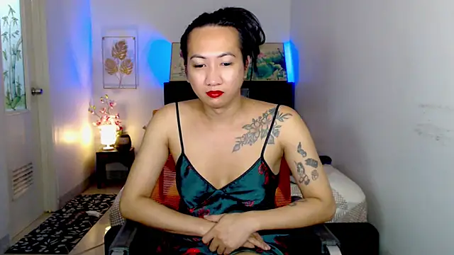 LovelyQueen69 webcam