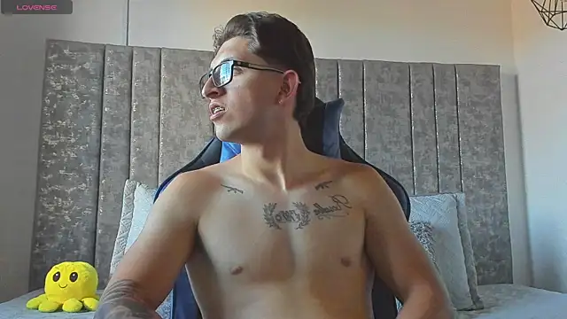 Calvin_Hunter webcam