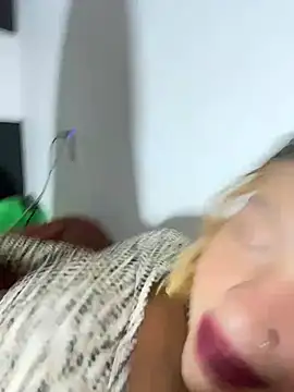 Chloe_Leaozinho webcam