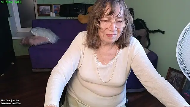Betty_Brick live cam