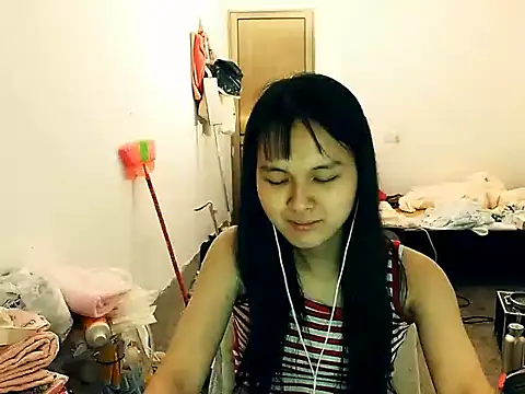 RebelAura live cam on StripChat