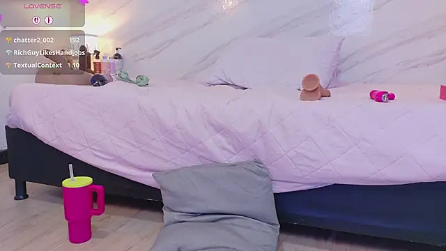 mia_gold_ webcam