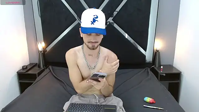 Lucas_Knight webcam