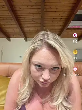 misstitmouseofficial live cam on StripChat