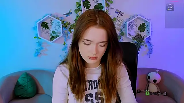 liana_kisses webcam