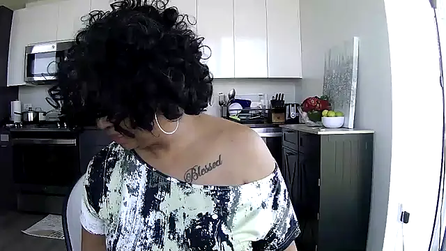 msweetlindaparks (F mature) - Ass Play with finger