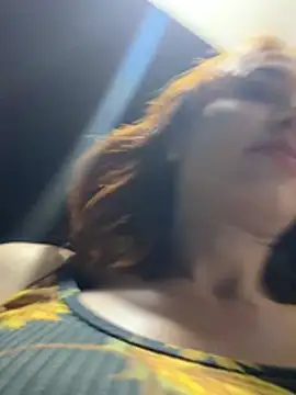 Irresistible37 webcam