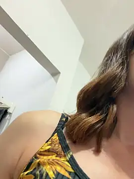Irresistible37 webcam