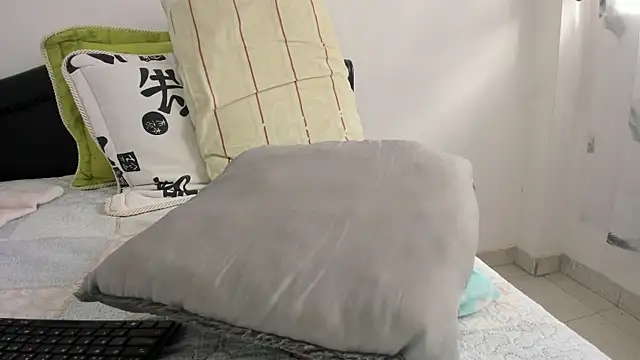 Sarah-w webcam