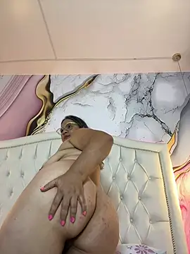 Lucy_Milf_474 webcam