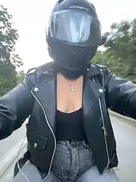 scarlet_auraa (F young) - 😱Flash tits 😱