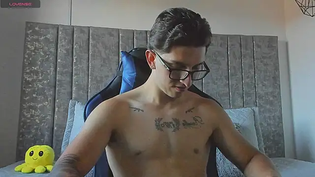 Calvin_Hunter webcam