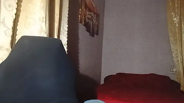 diamondlady555 (F milf) - Show naked shoulder 🫣