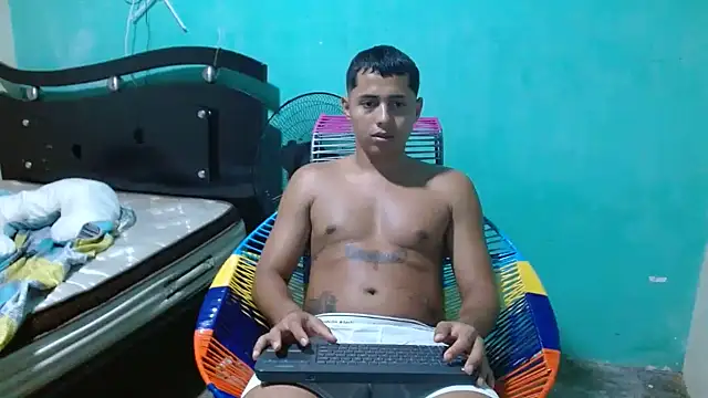 Lil_condor_baby webcam