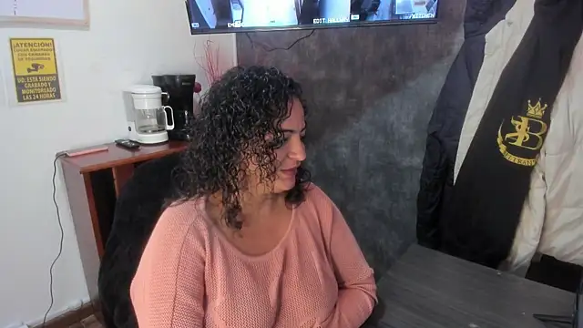 natasha_fox_bms (F milf) - DEEP BLOWJOB IN THE OFFICE