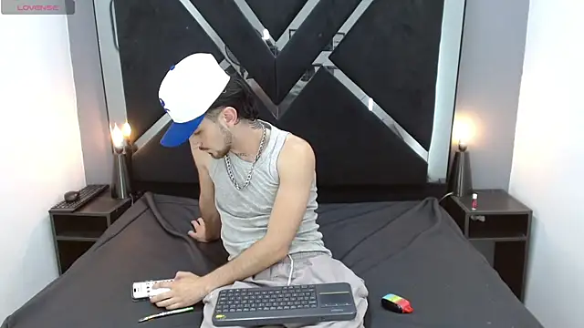 Lucas_Knight webcam