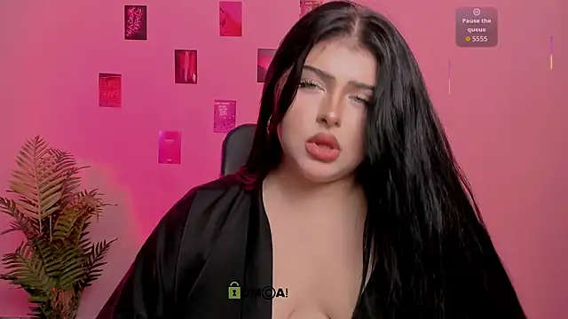 amanda_striking webcam
