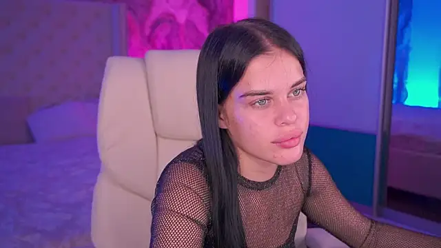 Luna_NextDoor webcam