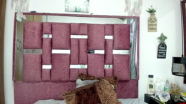 sofy_bonnet1 webcam