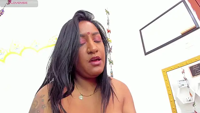 LadyNahir webcam