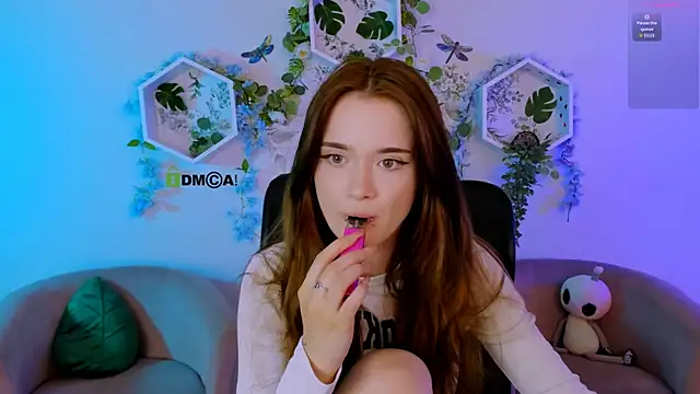 liana_kisses webcam