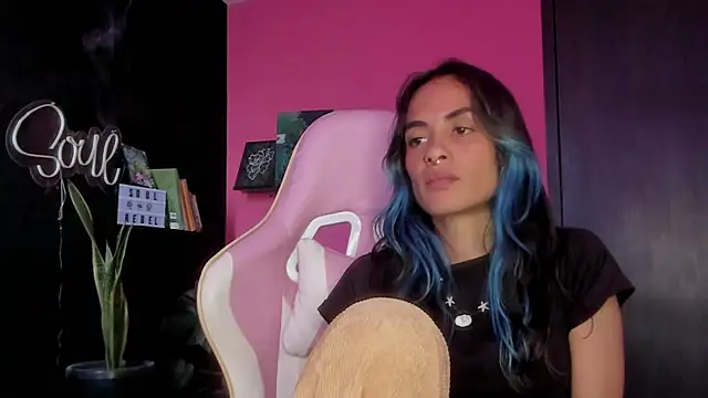 azula_lillet live cam on StripChat