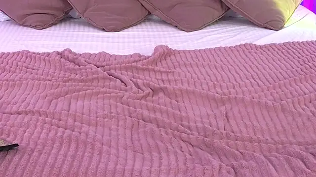 Jules_night live cam