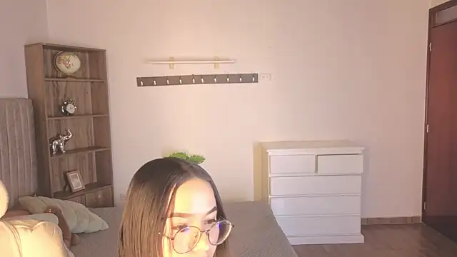 renaxi_smith (F young) - Bounce your tits and spank them