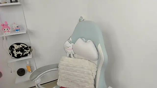 hollycute__ (F teen) - suck your finger 😏
