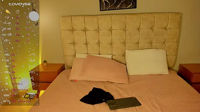 Naomy9_ webcam