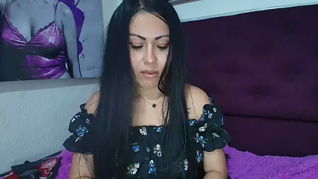 Tania_mature live cam on StripChat