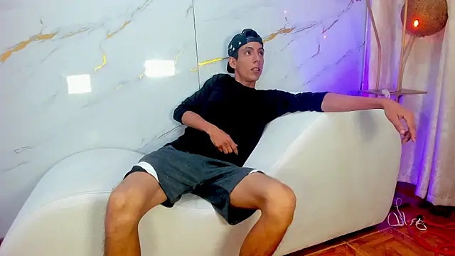 AmazingOrgasm webcam