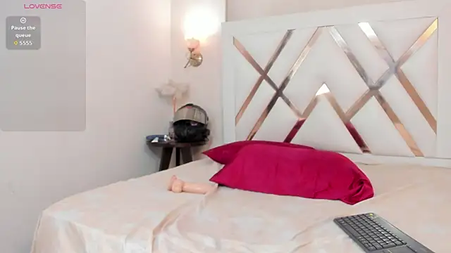 Sky_Collins_ webcam