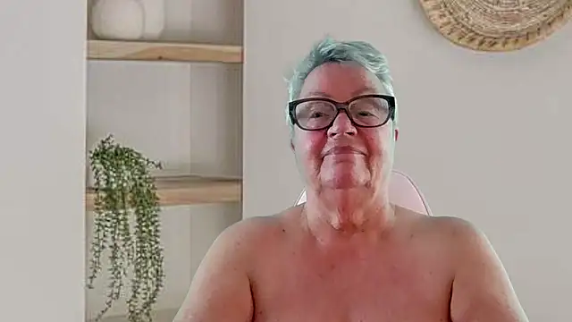 Mystery-Grandmother webcam