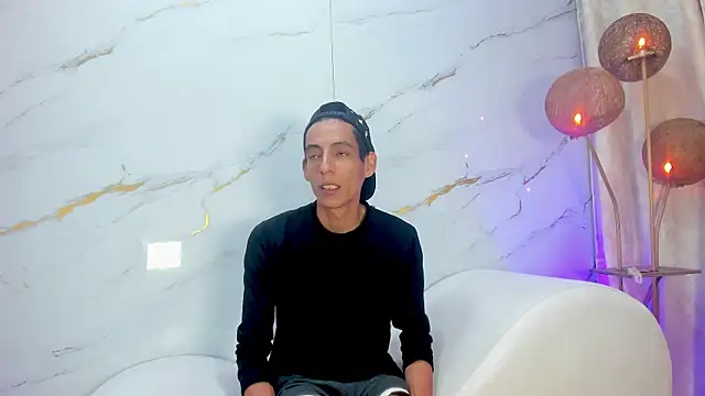AmazingOrgasm webcam
